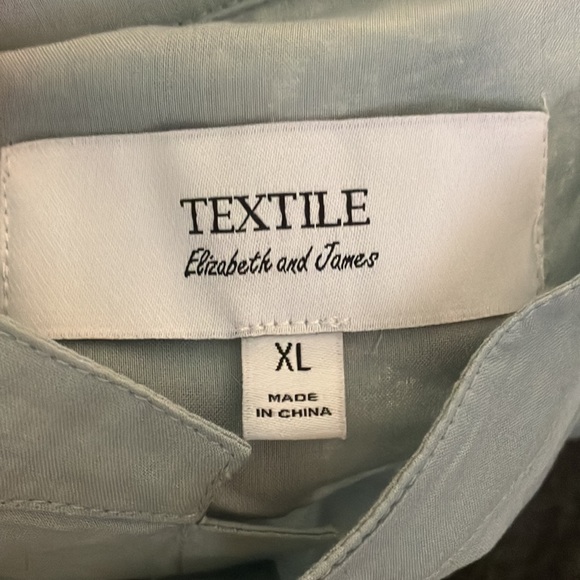 New Textile Elizabeth and James Oversized Button Down, XL - Picture 6 of 7